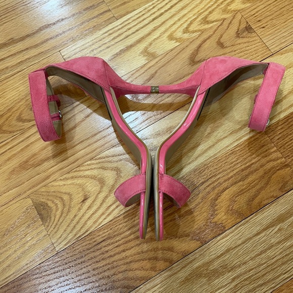 **Ann Taylor Suede Ankle Strap Kitten 2.5” Heels 7.5 - Picture 3 of 9